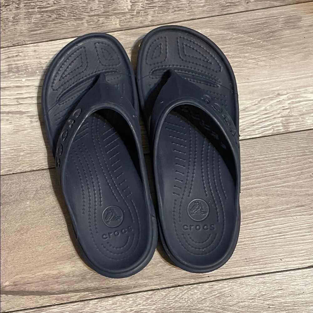CROCS Navy Foam Flip Clogs